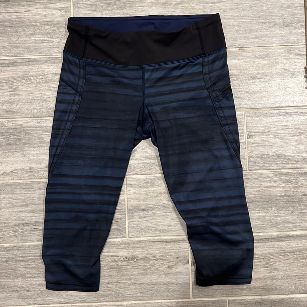 Lululemon leggings, knee length, size 6